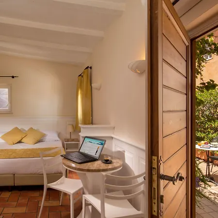 فندق مبيت وإفطار Aenea 4*