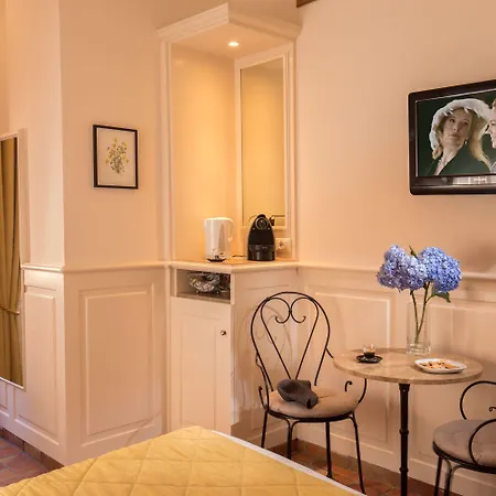 فندق مبيت وإفطار Aenea 4*