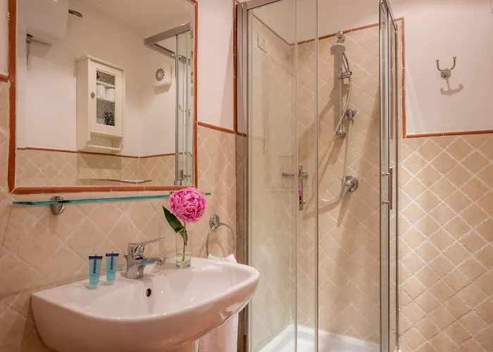 Aenea Bed & Breakfast 4*