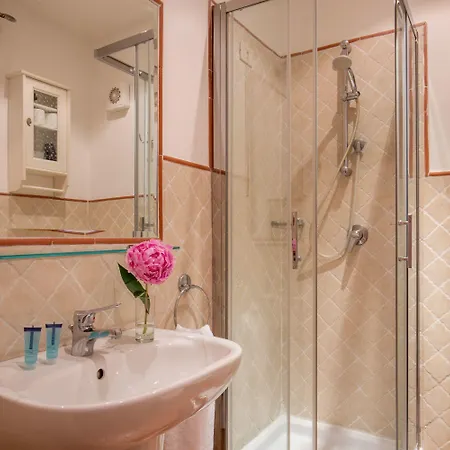 Aenea Bed & Breakfast 4*